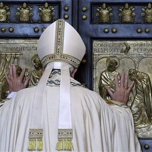 Le pape François ouvre la Porte Sainte de la Miséricorde